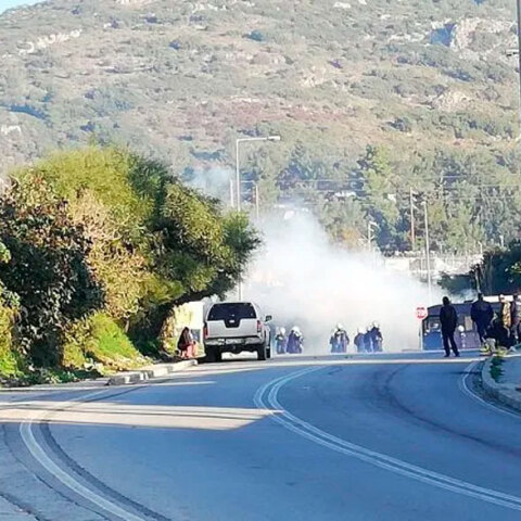 Ένταση και χημικά στο Κέντρο Υποδοχής και Ταυτοποίησης μεταναστών και προσφύγων στη Σάμο