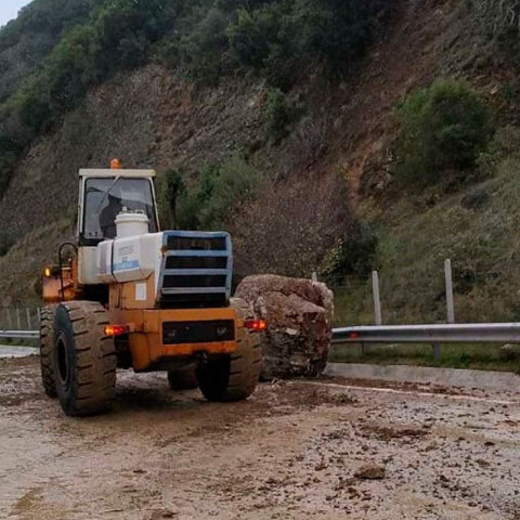 Εγνατία Οδός: Βράχος «έφυγε» από το βουνό και κατέληξε στον δρόμο