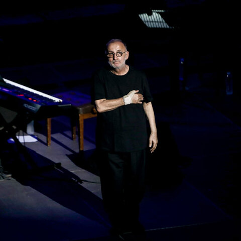 Θάνος Μικρούτσικος