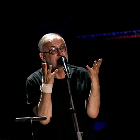 Θάνος Μικρούτσικος