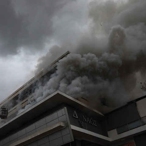 Πυκνοί καπνοί στον Χολαργό