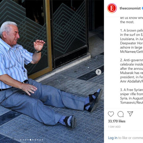 Ιούλιος 2015: Έλληνας συνταξιούχος καταρρέει έξω από τράπεζα μετά την επιβολή capital controls