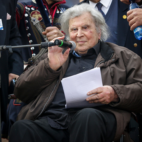 Μίκης Θεοδωράκης