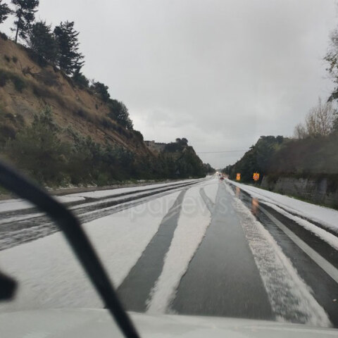 Το 'στρωσε με... χαλάζι στα Χανιά