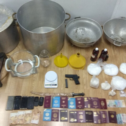 Παρασκεύαζαν κρυσταλλική μεθαμφεταμίνη σε σπίτι στο κέντρο της Αθήνας