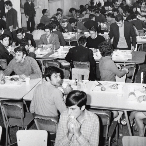 Φοιτητές στο εστιατόριο της ΑΣΟΕΕ το 1960