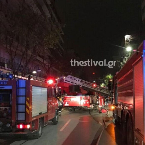 Στις φλόγες διαμέρισμα πολυκατοικίας στη Θεσσαλονίκη - Απεγκλωβίστηκε ηλικιωμένος