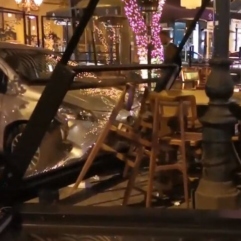 Θεσσαλονίκη: Ι.Χ. εξετράπη και έπεσε σε τζαμαρία καφετέριας στη Μητροπόλεως