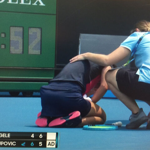 Australian Open: Η στιγμή που καταρρέει η Νταβίλα Γιακούποβιτς λόγω του καπνού από τις πυρκαγιές