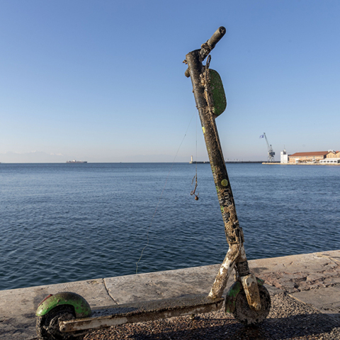 Ηλεκτρικά πατίνια στην παραλία της Θεσσαλονίκης 