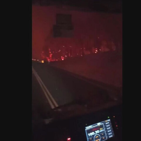 Αυστραλία: Βίντεο - ντοκουμέντο από την πύρινη κόλαση/Πυροσβέστες οδηγούν μέσα στις φλόγες