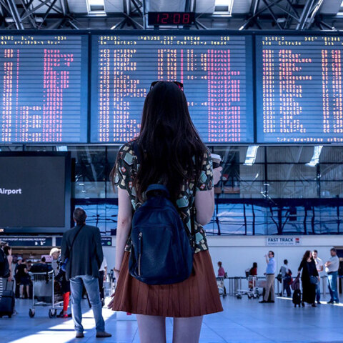 airport-2373727_1920