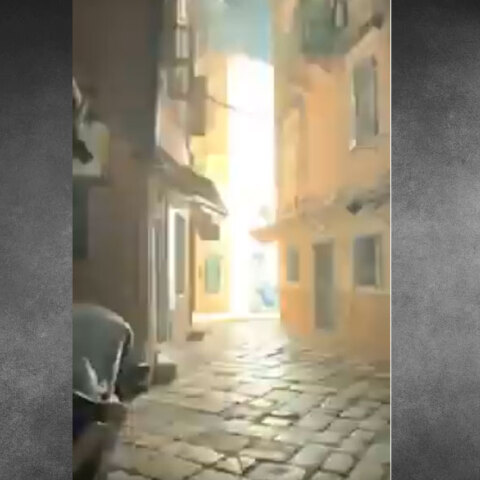 Εκρήξεις στην Κέρκυρα λόγω πυρκαγιάς σε καλώδια της ΔΕΗ