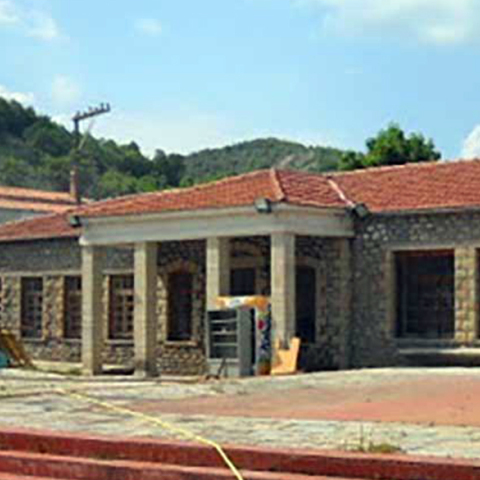 Φωτιά στο πρώην σχολείο των Γρεβενών