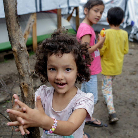 Προσφυγόπουλα στη Μόρια