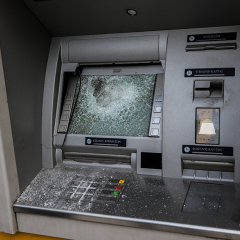 Άγνωστοι ανατίναξαν ATM στην Πάτρα 