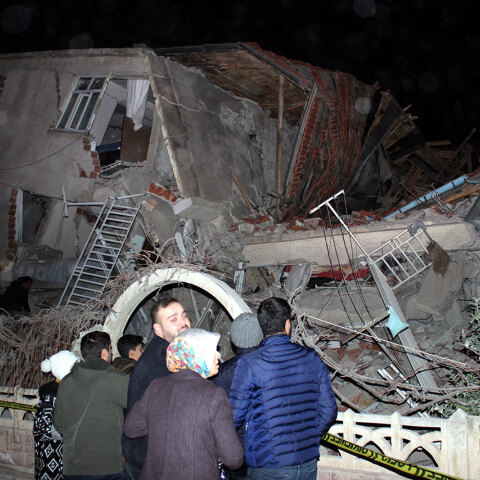 Τουρκία: Θρήνος στα ερείπια για τους νεκρούς του φονικού σεισμού