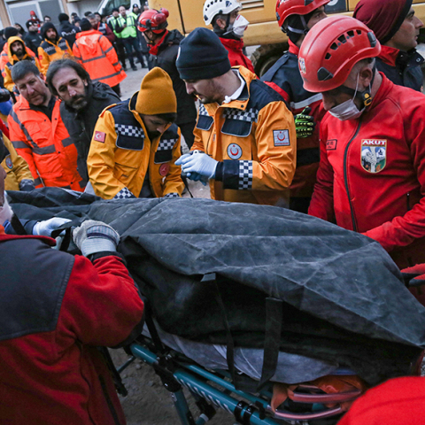 Μάχη δίνουν τα σωστικά συνεργεία στην ανατολική Τουρκία