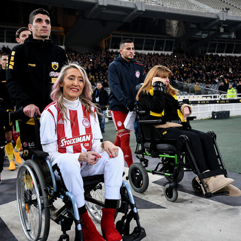 Η είσοδος της Τόνιας και της Μυρτώς στο ΟΑΚΑ 