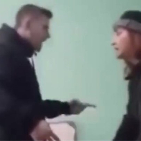 Μαθητής απειλεί την καθηγήτριά του για μια απουσία