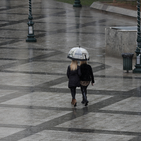 Βροχερή η Αθήνα