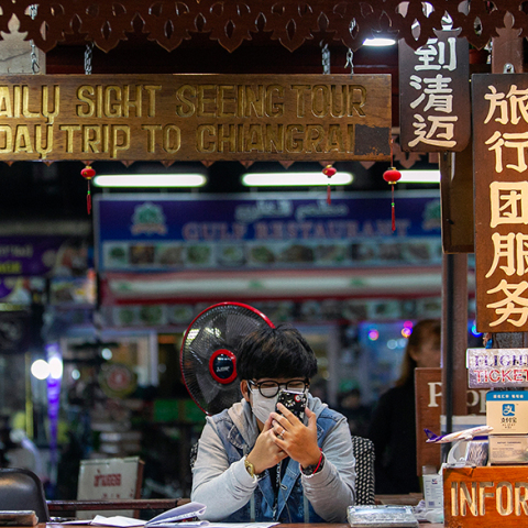 Οι τουρίστες εγκαταλείπουν την Ταϊλάνδη