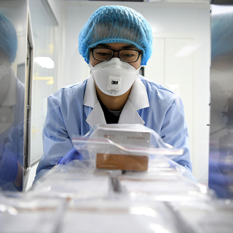 Εργαστηριακοί έλεγχοι στην Κίνα 