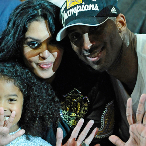 Ο Κόμπι με την οικογένειά του