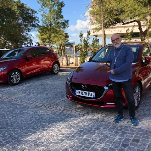 Odigisame To Mazda 2 Stin Athina.jpg