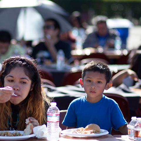 Γεύμα για τους άστεγους του Λος Άντζελες την Ημέρα των Ευχαριστιών 