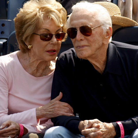 O Κερκ Ντάγκλας με τη σύζυγό του Αν 