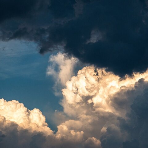 clouds-1768967_1920.jpg