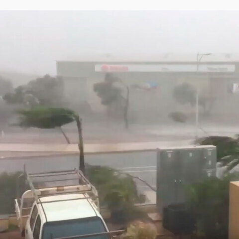 Κυκλώνας σαρώνει την Αυστραλία