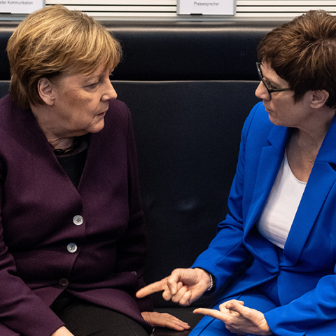 Άνγκελα Μέρκελ, Ανεγκρέτ Κραμπ- Καρενμπάουερ 