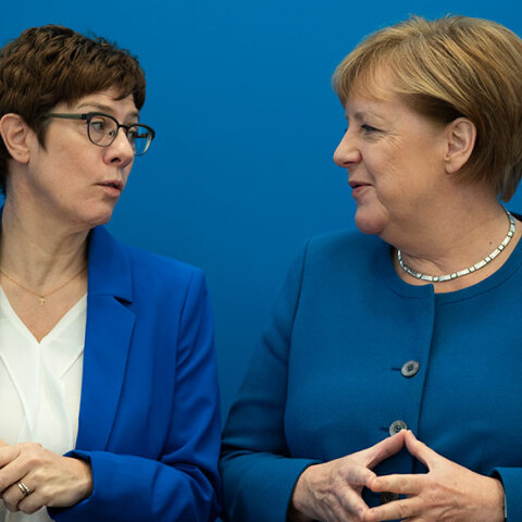 kramp-karrenbauer-merkel.jpg