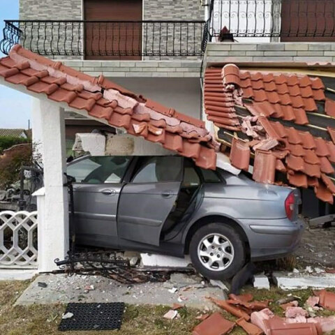 Καταδίωξη στην Ξάνθη: Αυτοκίνητο «καρφώθηκε» σε κατοικία