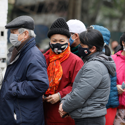 Ουρές για ιατρικές μάσκες στο Ανόι