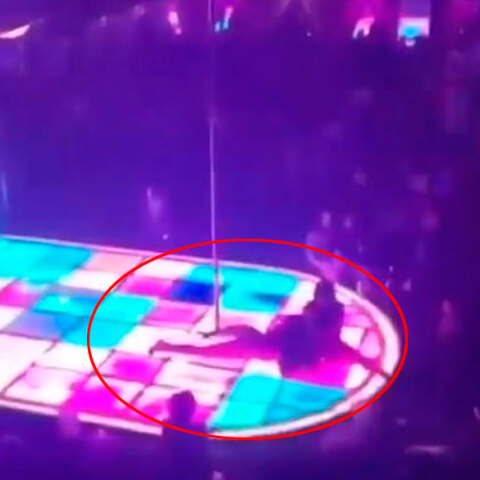 ΗΠΑ: Χορεύτρια Pole Dancing σκάει στην πίστα από ύψος 6 μέτρων