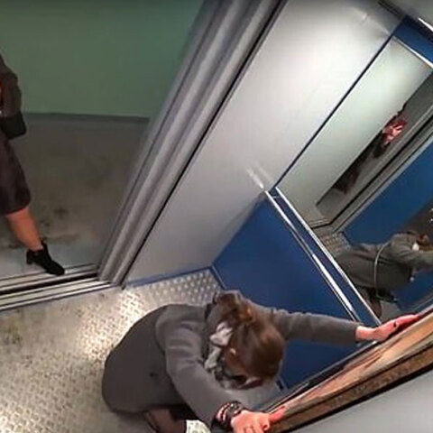 Η έρευνα-φάρσα Ρώσου blogger σε κτίριο της Μόσχας: Καταγράφει αντιδράσεις πολιτών όταν βλέπουν πορτρέτο του Πούτιν σε ασανσέρ