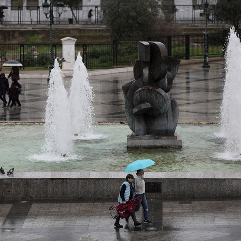 Βροχερός καιρός στην πλατεία Κοτζιά
