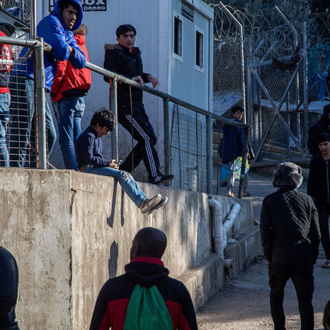 Μετανάστες και πρόσφυγες στη Σάμο