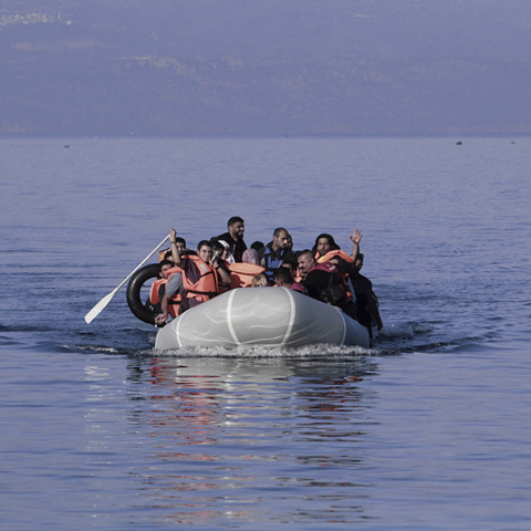 Λέμβος με μετανάστες στο Αιγαίο