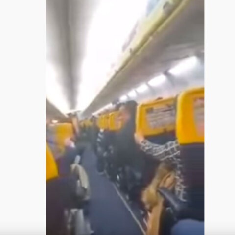 Πτήση τρόμου για τους επιβάτες αεροσκάφους της Ryanair - Η καταιγίδα «Ντένις» δοκίμασε τις αντοχές τους