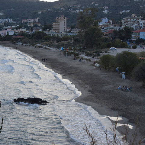 Η παραλία στο Τολό