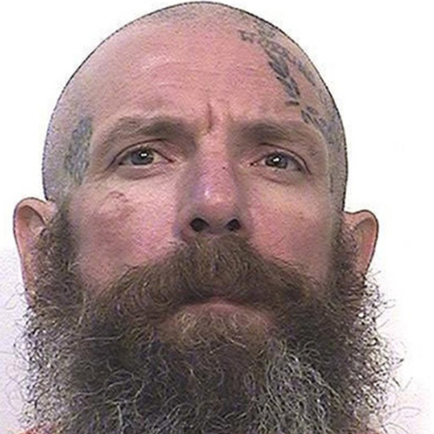 Ο ισοβίτης που σκότωσε παιδεραστές σε φυλακή 