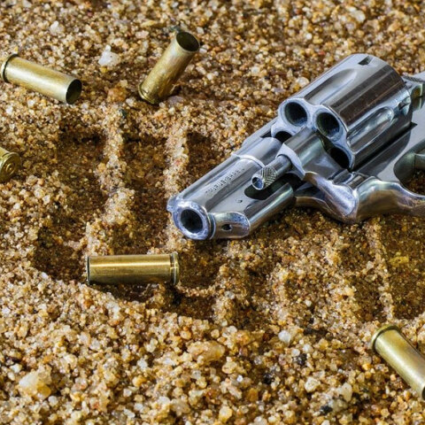 Όπλο και σφαίρες