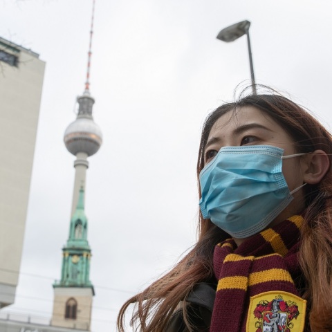 Κορωνοϊός: Τα επιβεβαιωμένα κρούσματα σχεδόν διπλασιάστηκαν στη Γερμανία