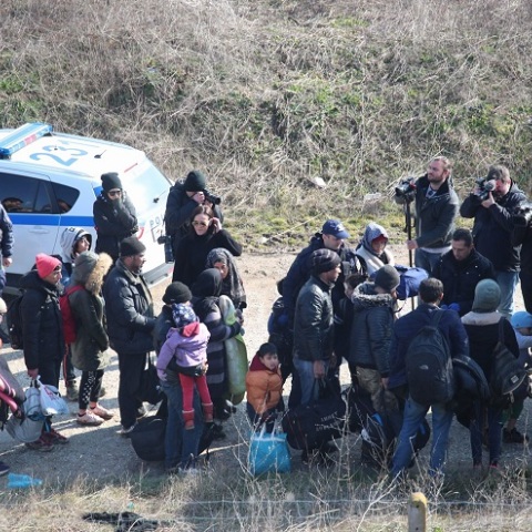 SMS των ελληνικών αρχών: Ενισχύουμε τα μέτρα, μην περνάτε τα σύνορα