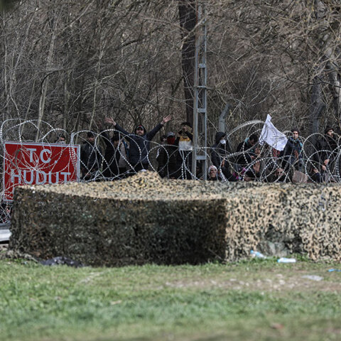 Μετανάστες και πρόσφυγες στον Έβρο