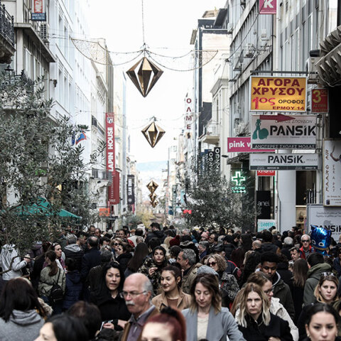 Εμπορικά καταστήματα στην Ερμού